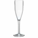 eikona apo plastiko potiri pisinas